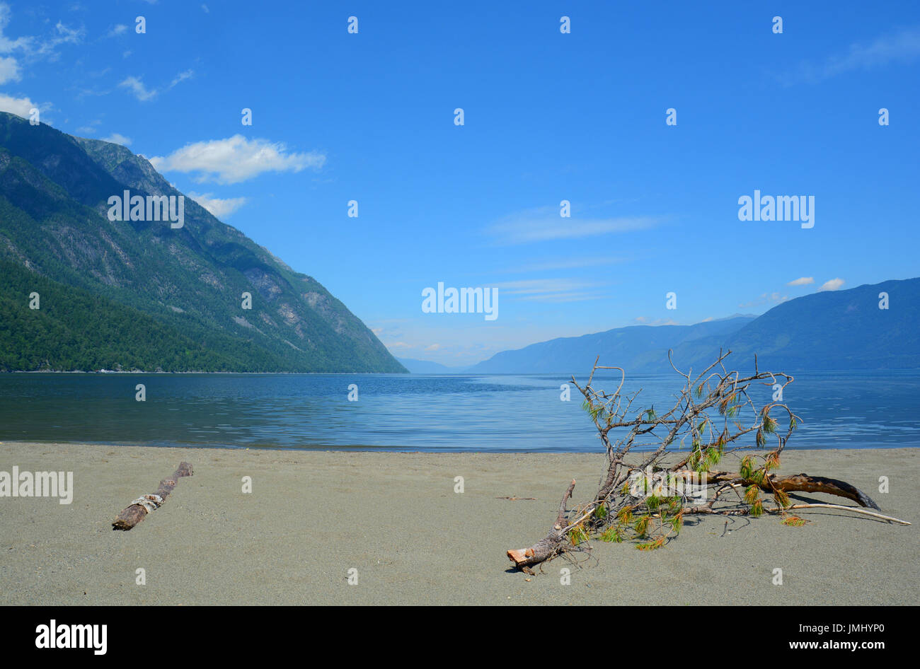 Teletskoe lake. Montagnes de l'Altaï, en Sibérie. La Russie. Banque D'Images