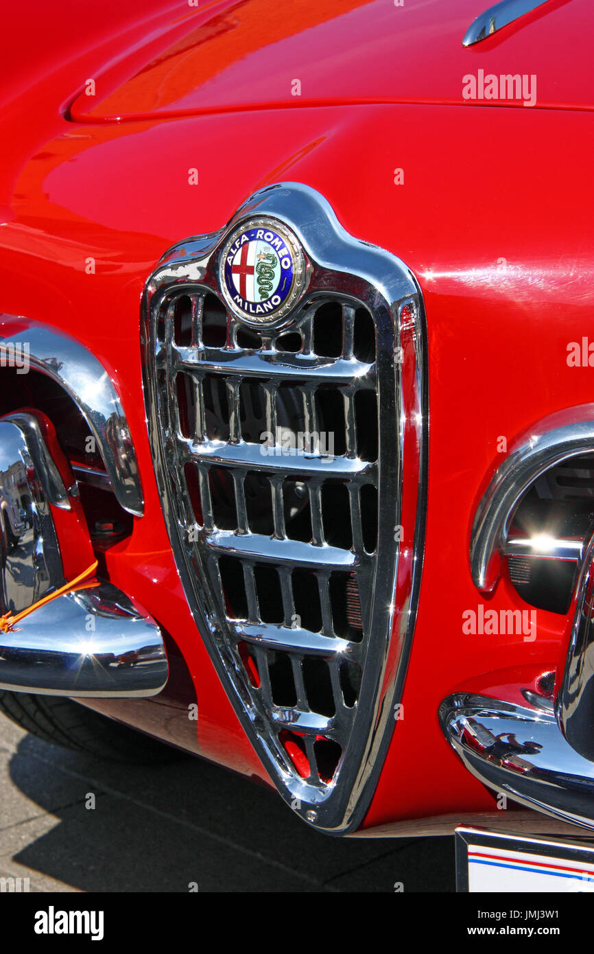 Samobor croatie, 17 juillet 2011 : Alfa Romeo Giulietta Spider voiture classique, masque avant, ''14. oldtimer rally'' à Samobor, Croatie Banque D'Images