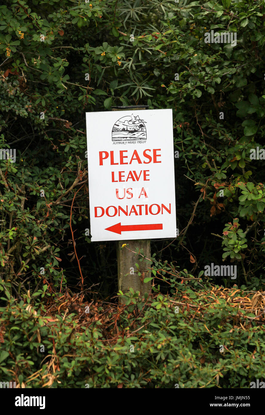 Un signe de demande veuillez laisser un don à l'Astbury simple Country Park Congleton, Cheshire, England, UK Banque D'Images