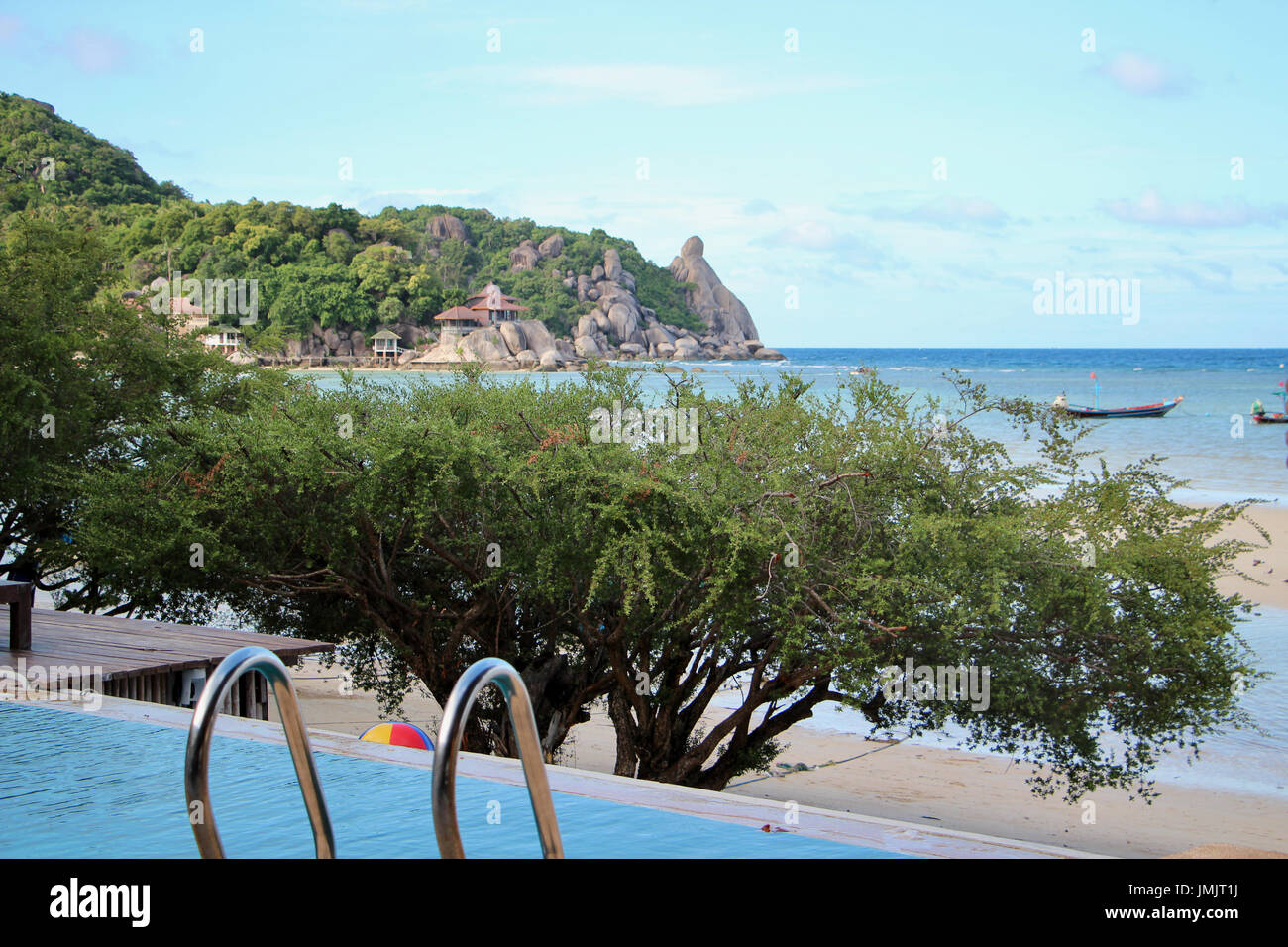 Belle vue sur l'océan depuis la piscine Banque D'Images