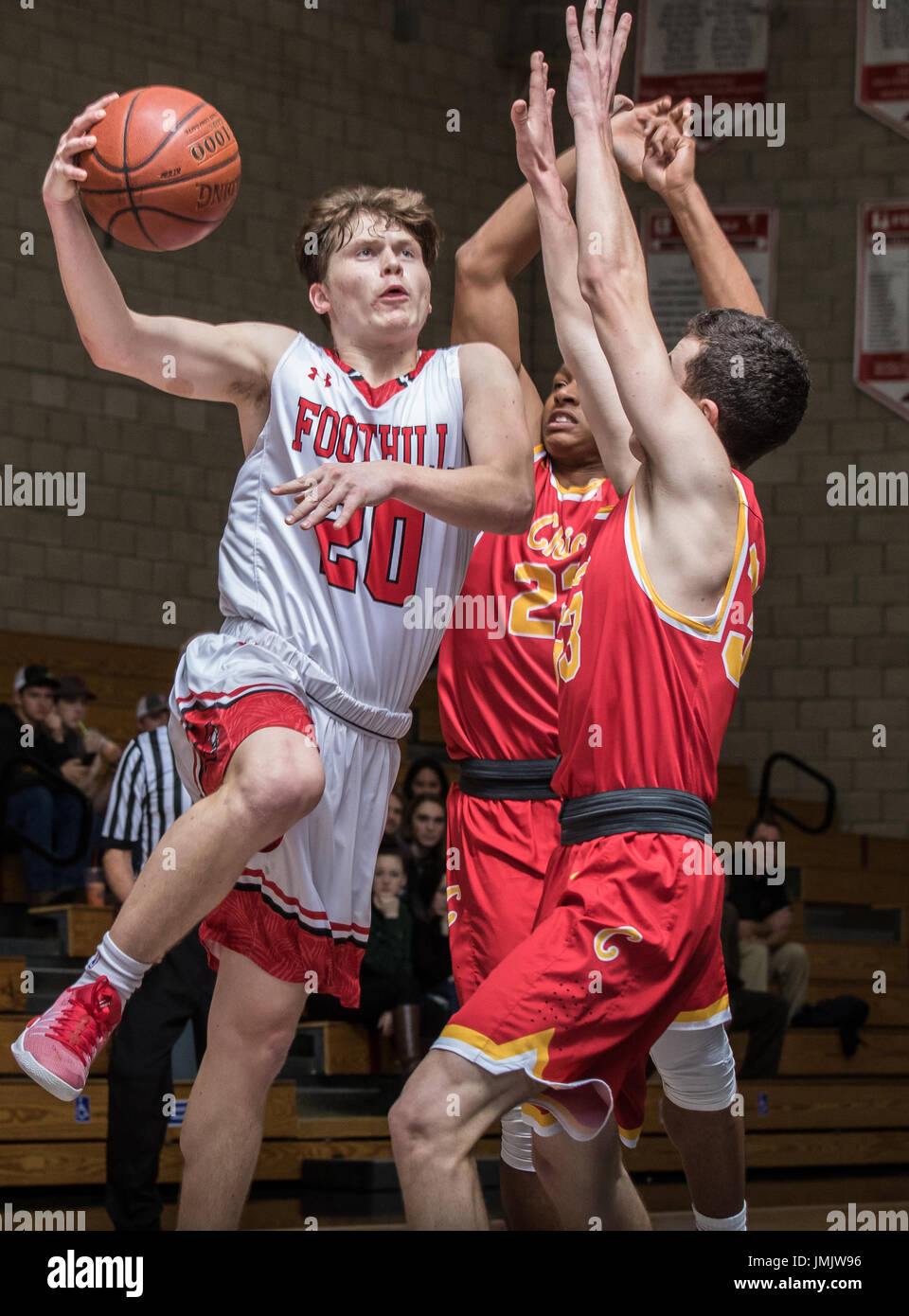 Action de basket-ball avec Chico vs Foothill High School à Palo Cedro, en Californie. Banque D'Images