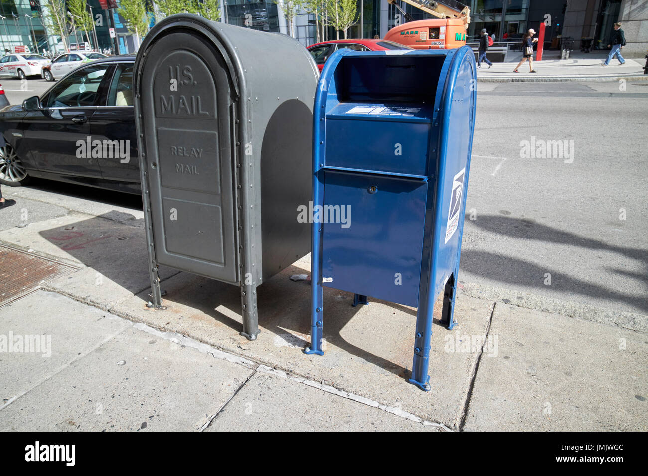 Le us postal service boîte aux lettres bleu et gris de la boîte de messagerie relais fort sur trottoir Boston USA Banque D'Images