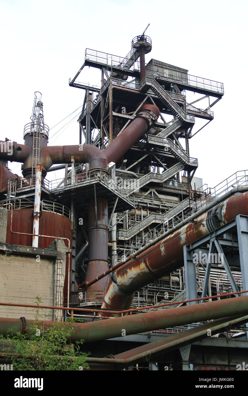 Vue latérale du haut fourneau 2 au Landschaftspark Duisburg Nord, Allemagne, Banque D'Images