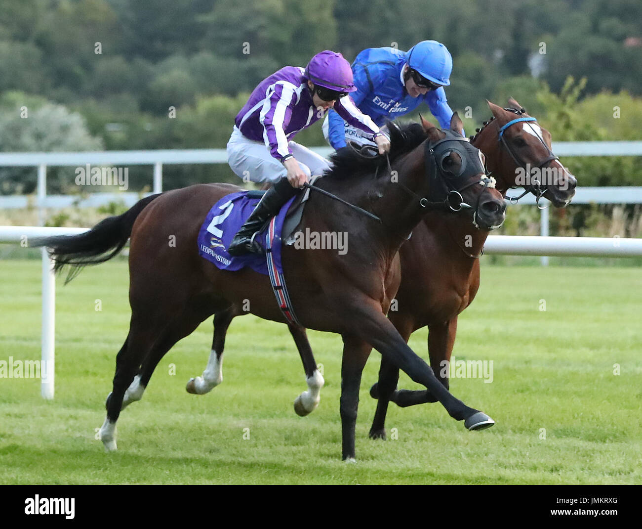 Belgravia monté par Donnacha O'Brien (à gauche) remporte l'Organisation des courses de chevaux de la Grèce S.A. Course à l'hippodrome de Leopardstown. Banque D'Images