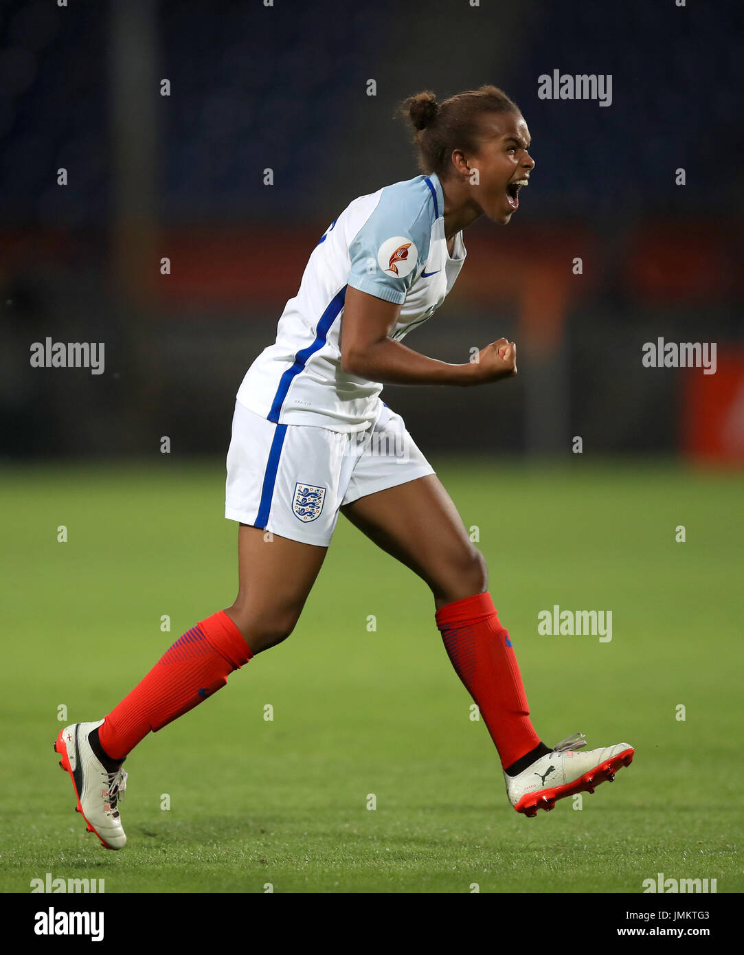 L'Angleterre Nikita Parris célèbre marquant ainsi son deuxième côté but du jeu au cours de l'UEFA Women's Euro 2017, GROUPE D match au Koning Willem II Stadion, Tilburg. Banque D'Images