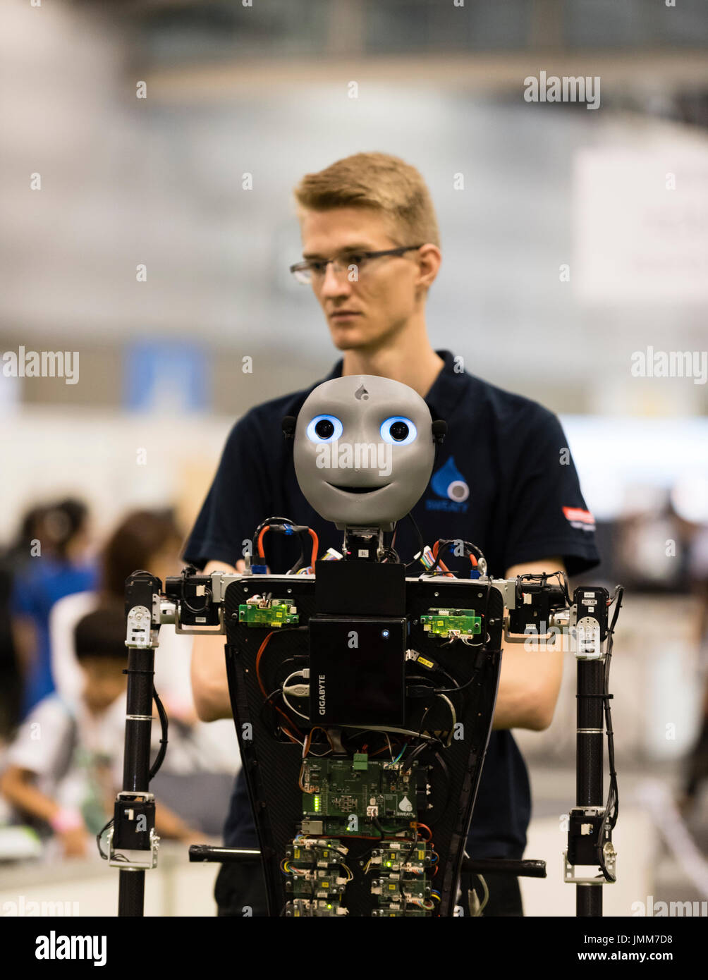 Nagoya, Japon. 27 juillet, 2017. 27 juillet 2017 - Des robots mobiles  autonomes RoboCup Soccer face à la RoboCup 2017, à une convention de la  robotique et de l'intelligence artificielle à Nagoya,