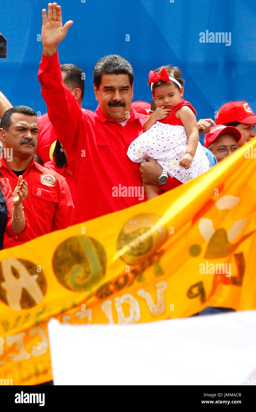 Caracas, Venezuela. 27 juillet, 2017. Le président vénézuélien Nicolas Maduro (C) assiste à la clôture de la campagne pour l'Assemblée Nationale Constituante (ANC), à Caracas, Venezuela, le 27 juillet 2017. Credit : Boris Vergara/Xinhua/Alamy Live News Banque D'Images