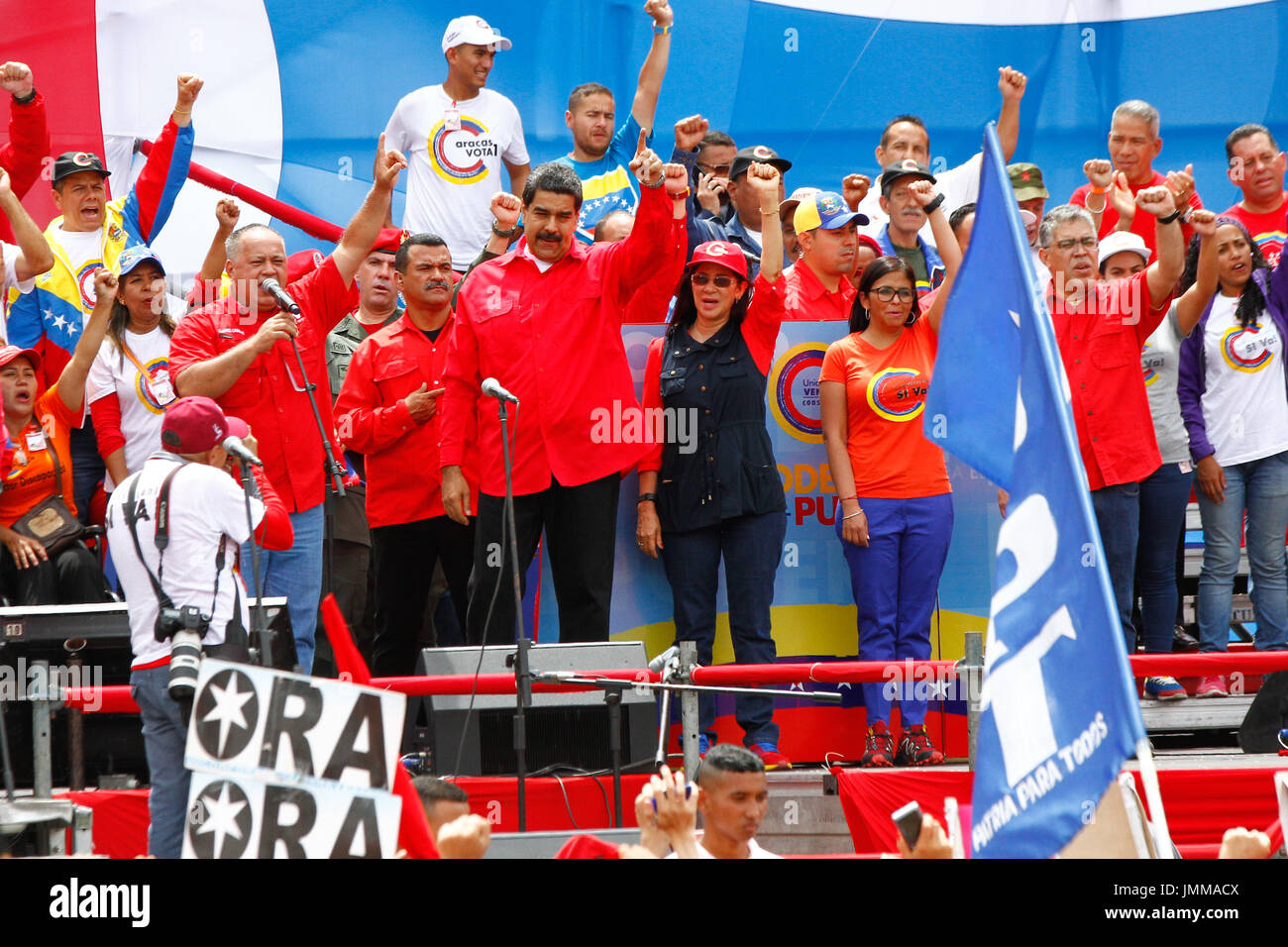 Caracas, Venezuela. 27 juillet, 2017. Le président vénézuélien Nicolas Maduro et les candidats suivent la clôture de la campagne pour l'Assemblée Nationale Constituante (ANC), à Caracas, Venezuela, le 27 juillet 2017. Credit : Boris Vergara/Xinhua/Alamy Live News Banque D'Images