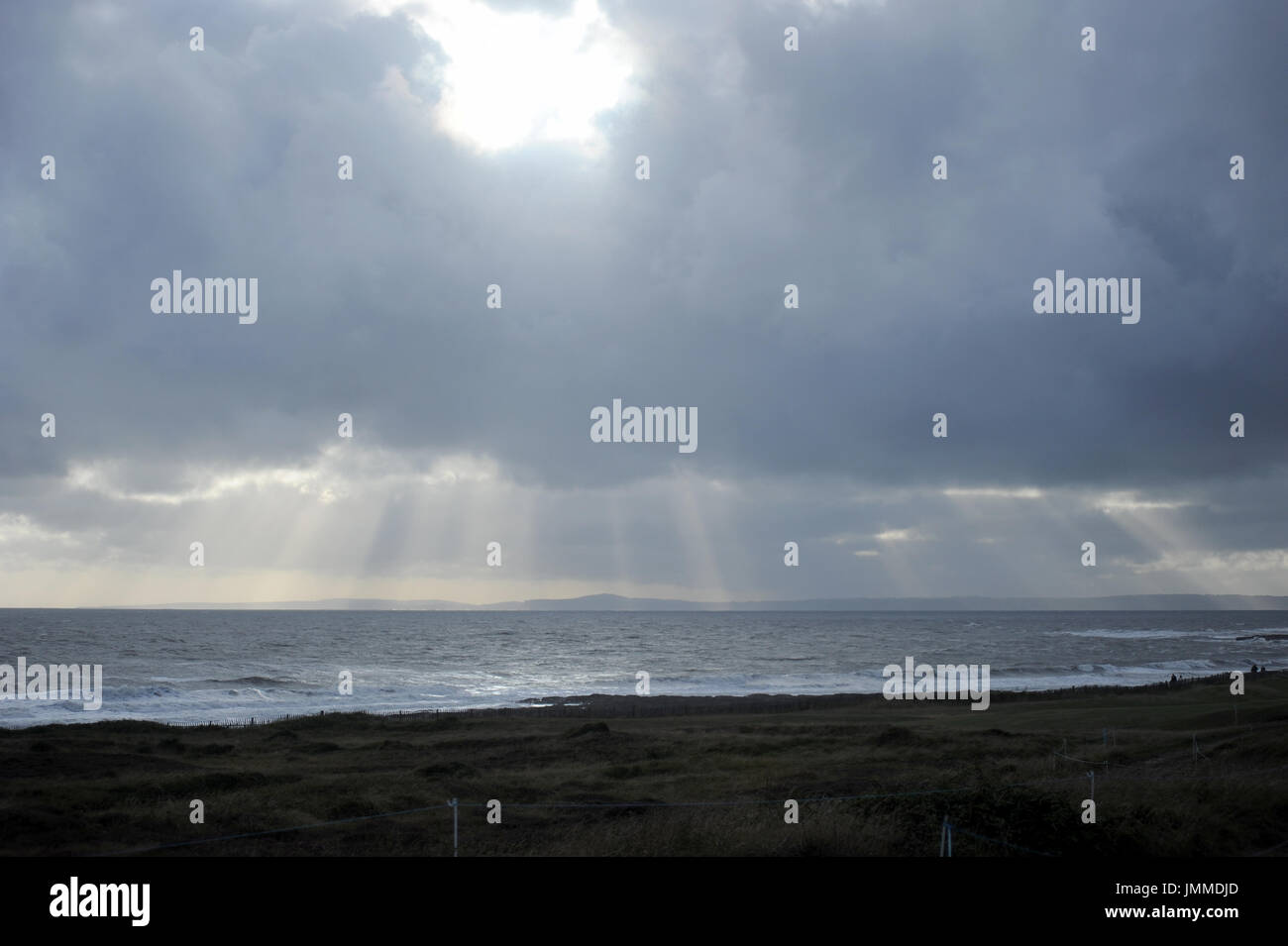 Royal Porthcawl Golf Club, Bridgend, au Royaume-Uni. 27 juillet, 2017. Les nuages de tempête sur le Sud du Pays de Galles à l'Open Championship au Royal Porthcawl Golf Club. Crédit : David Partridge/Alamy Live News Banque D'Images