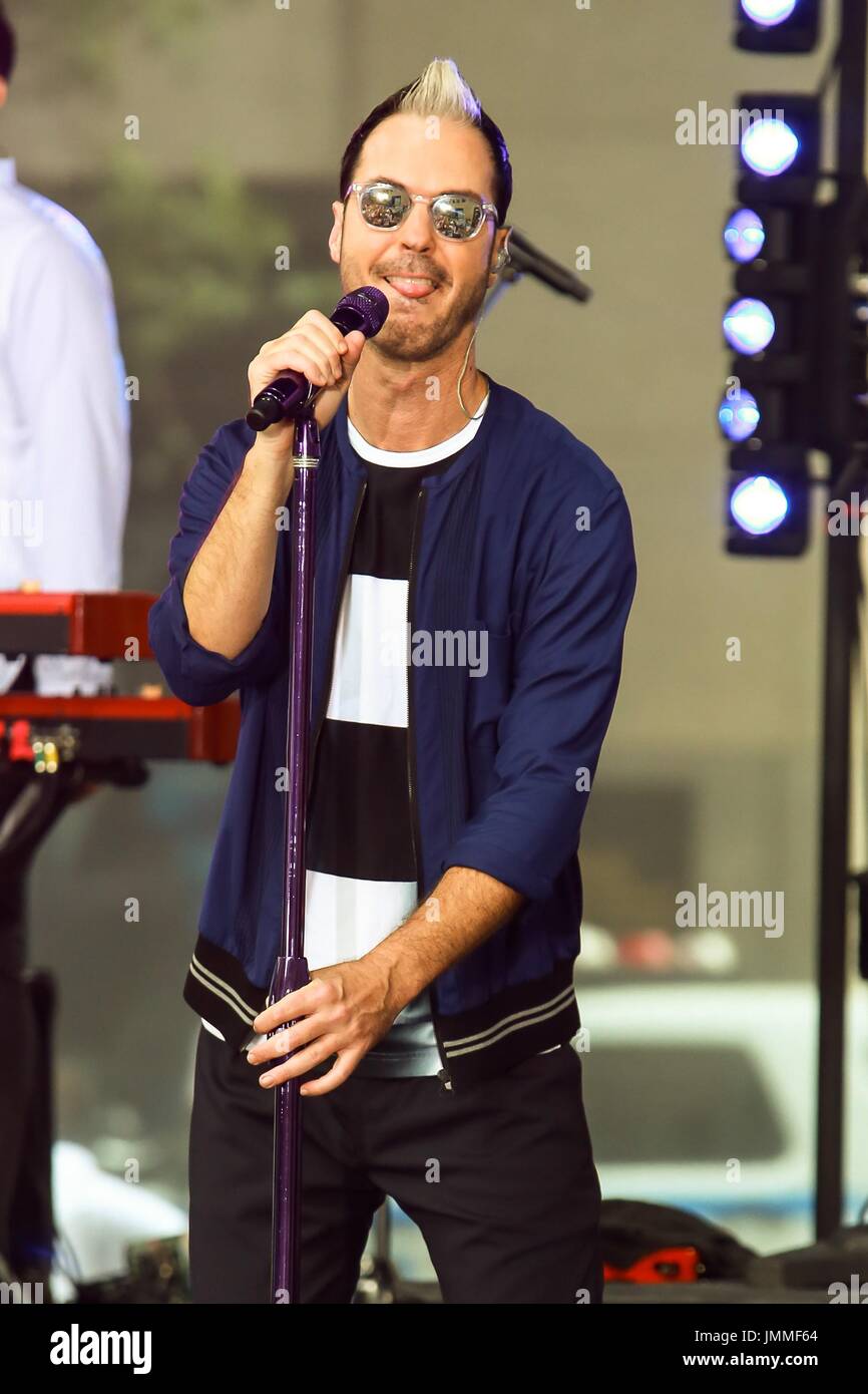 New York, NY, USA. 28 juillet, 2017. Michael Fitzpatrick sur scène pour NBC Today Show Concert avec FITZ ET LA COLÈRE, Rockefeller Plaza, New York, NY, le 28 juillet 2017. Crédit : Jason Mendez/Everett Collection/Alamy Live News Banque D'Images