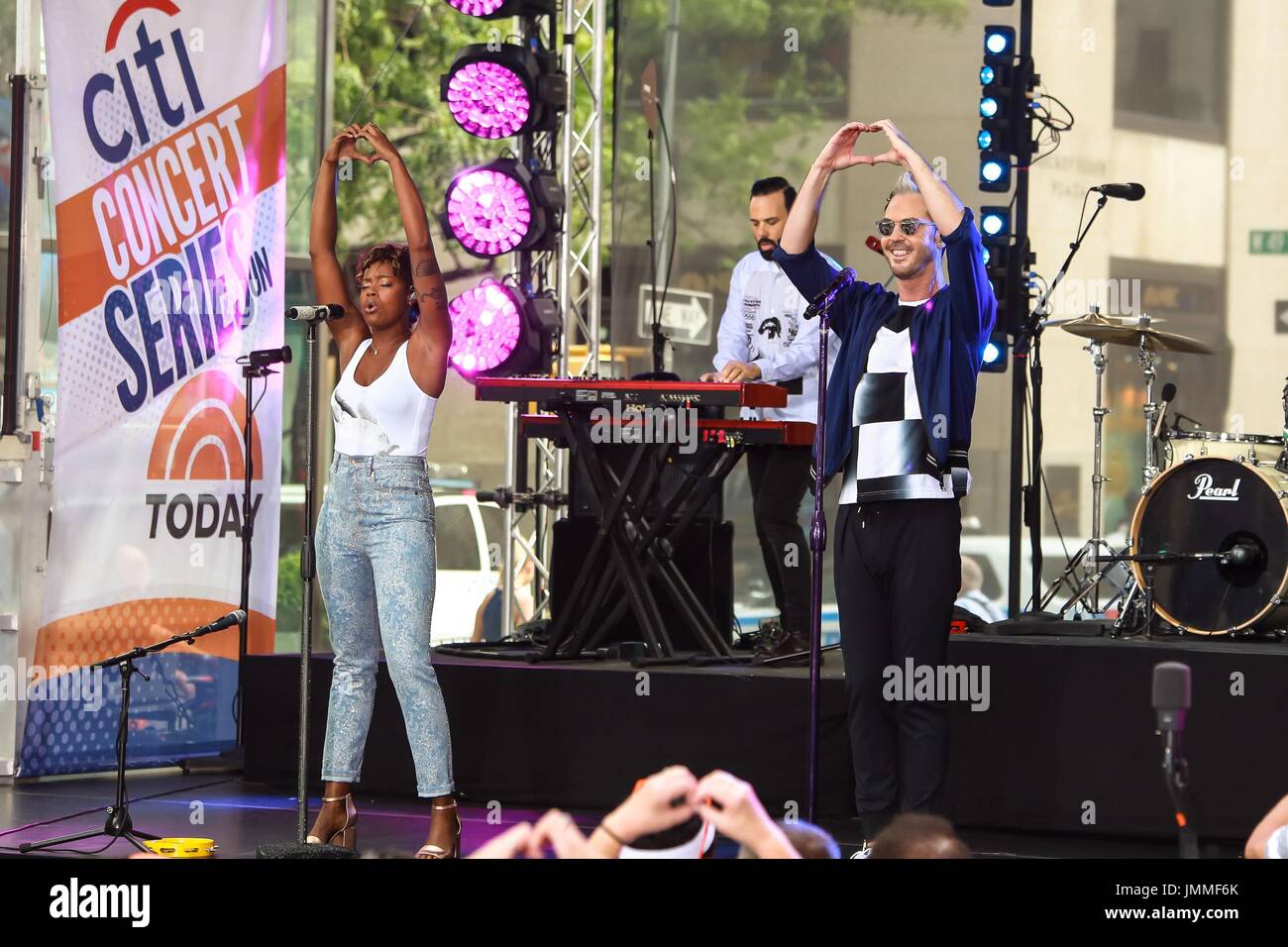 New York, NY, USA. 28 juillet, 2017. Fitz et la colère sur scène pour NBC Today Show Concert avec FITZ ET LA COLÈRE, Rockefeller Plaza, New York, NY, le 28 juillet 2017. Crédit : Jason Mendez/Everett Collection/Alamy Live News Banque D'Images