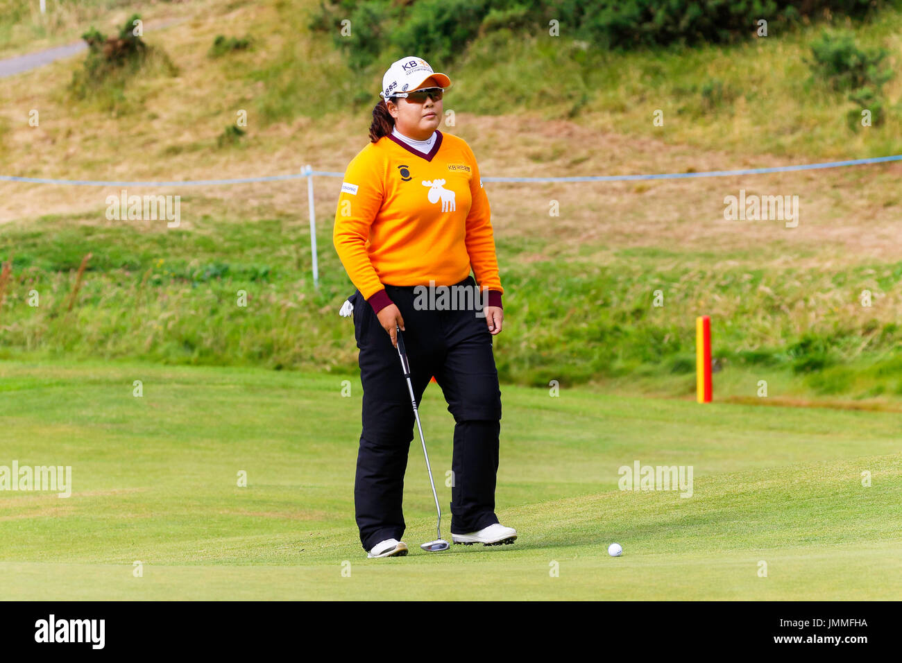 Irvine, Ecosse, Royaume-Uni. 28 juillet, 2017. Le deuxième jour de la Ladies Scottish Open Championship à Dundonald Links, Irvine, Ayrshire, Ecosse, le temps est resté à l'essai avec de fortes rafales de vent jusqu'à 25 mph. Comme les joueurs se sont battus pour garder le contrôle sur leur balle de golf quelques bons scores ont été affichés et les dirigeants commencent à voir le jour avec des totaux de 4, 5 et 6 sous pour les deux premiers tours. Credit : Findlay/Alamy Live News Banque D'Images