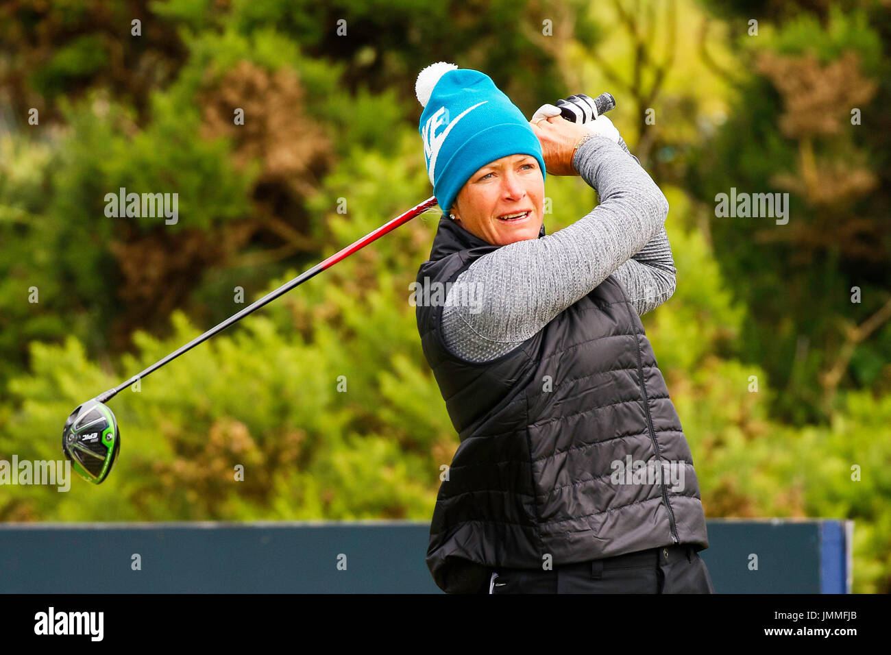 Irvine, Ecosse, Royaume-Uni. 28 juillet, 2017. Le deuxième jour de la Ladies Scottish Open Championship à Dundonald Links, Irvine, Ayrshire, Ecosse, le temps est resté à l'essai avec de fortes rafales de vent jusqu'à 25 mph. Comme les joueurs se sont battus pour garder le contrôle sur leur balle de golf quelques bons scores ont été affichés et les dirigeants commencent à voir le jour avec des totaux de 4, 5 et 6 sous pour les deux premiers tours. Credit : Findlay/Alamy Live News Banque D'Images