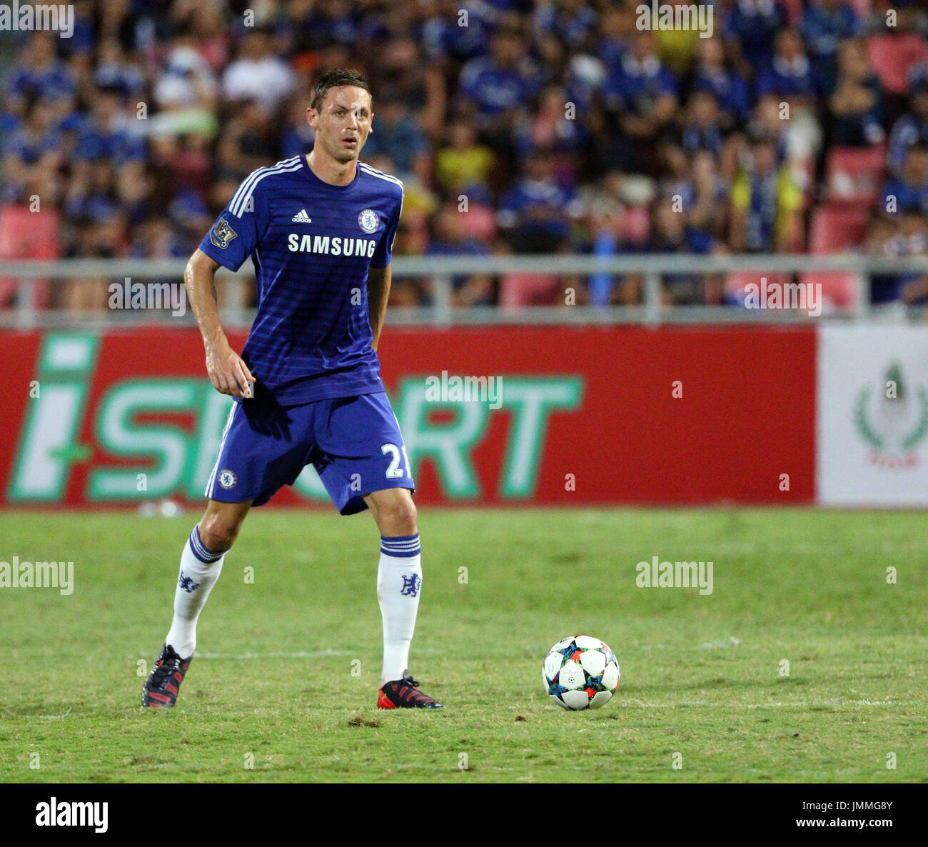 BANGKOK - Mai 30:Nemanja Matic de Chelsea en action pendant la célébration Singha FC Chelsea match au stade Rajamangala le 30 mai 2015 à Bangkok, Thaïlande. Banque D'Images