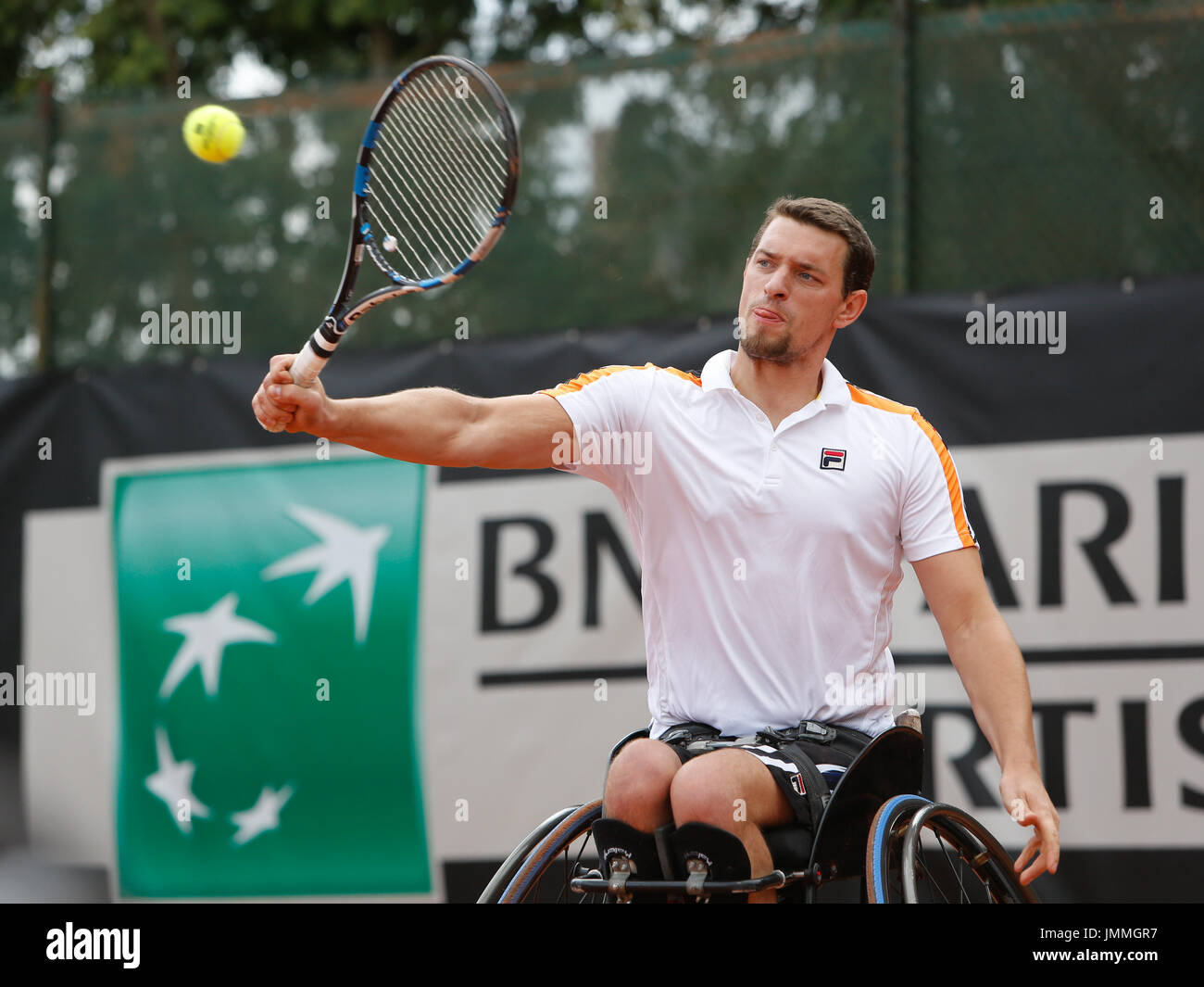 Namur, Belgique. 28 juillet, 2017. Joachmim Gérard (BEL) retourne la balle durant son 1/4ème match final contre Evans Maripa (RSA) à la 30e tournoi de tennis en fauteuil roulant belge le 28/07/2017 à Namur (TC Géronsart). Crédit : Frédéric de Laminne/Alamy Live News Banque D'Images