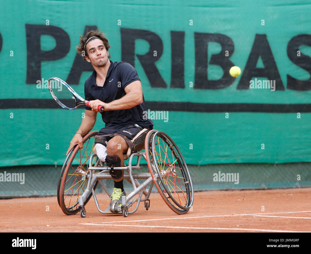 Namur, Belgique. 28 juillet, 2017. Daniel Caverzaschi (ESP) retourne la balle durant son 1/4ème match final contre Gustavo Fermandez (ARG) lors de la 30e tournoi de tennis en fauteuil roulant belge le 28/07/2017 à Namur (TC Géronsart). Crédit : Frédéric de Laminne/Alamy Live News Banque D'Images