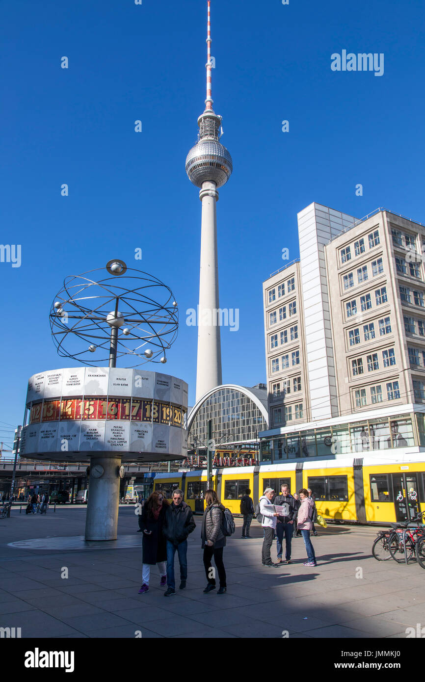 Berlin, Allemagne, place Alexander, centre-ville, quartier Mitte, tour de télévision de Berlin, l'horloge universelle Urania, Banque D'Images