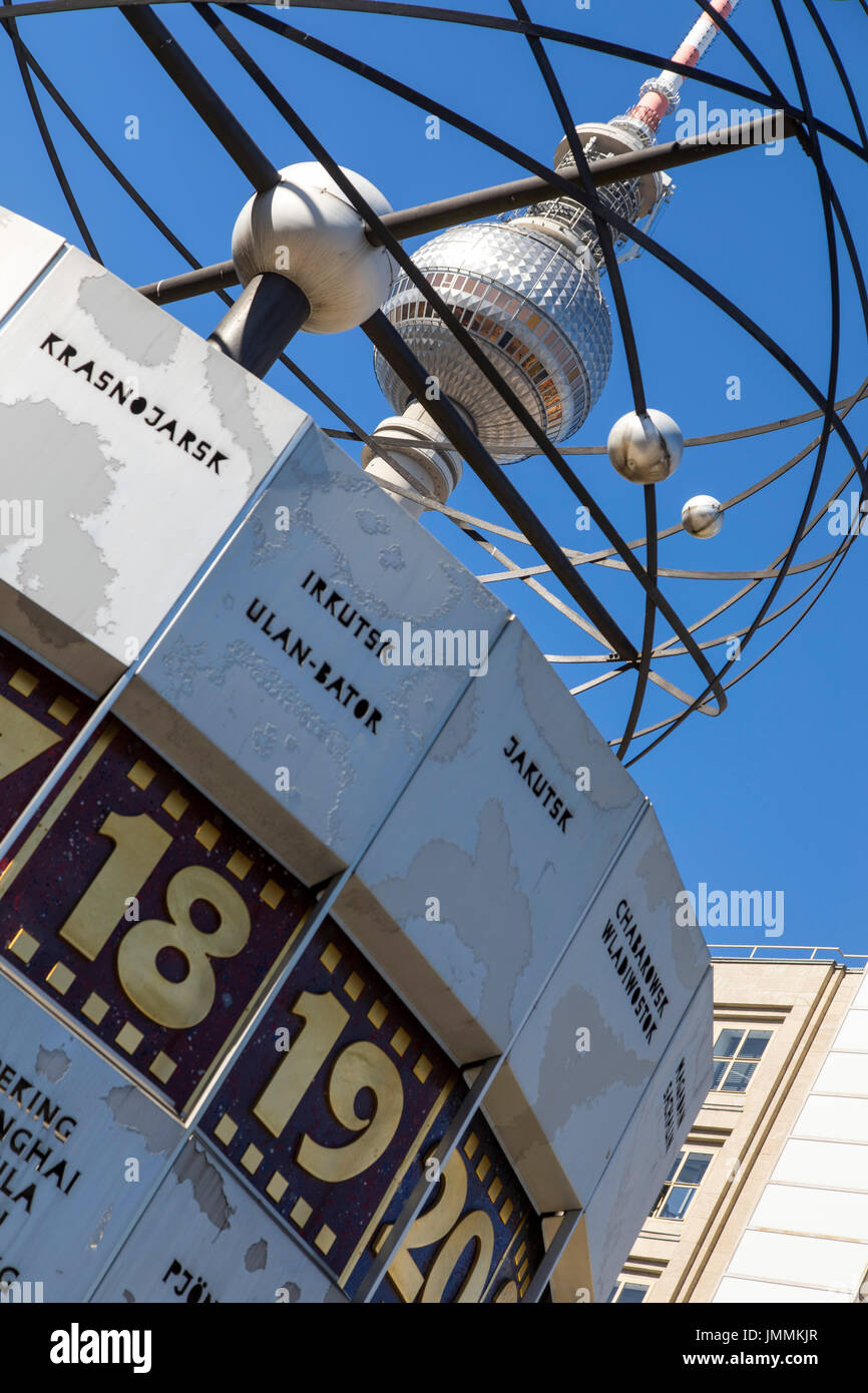 Berlin, Allemagne, place Alexander, centre-ville, quartier Mitte, tour de télévision de Berlin, l'horloge universelle Urania, Banque D'Images