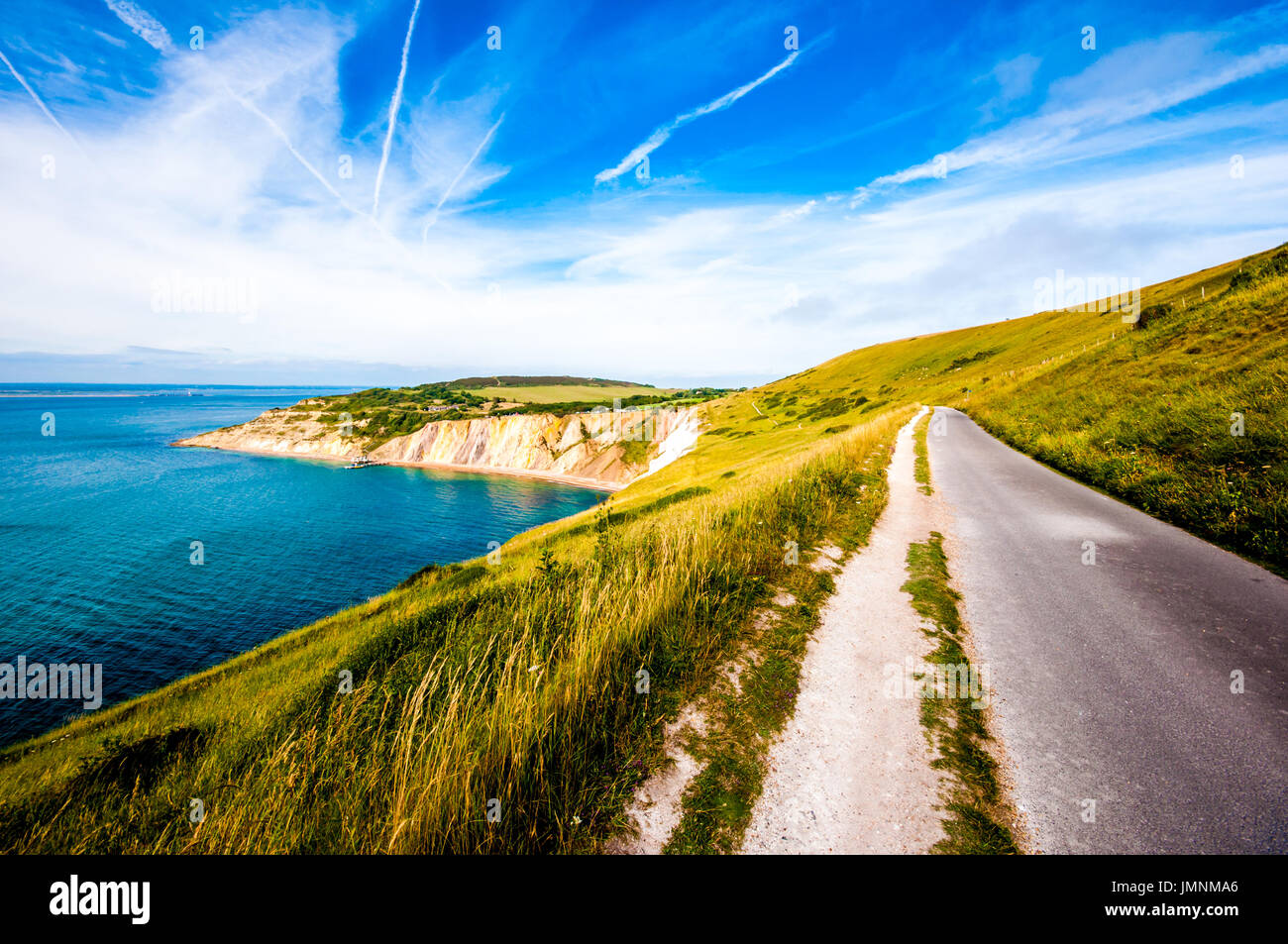L'Angleterre, l'île de Wight, Alum Bay, vue vers les falaises des aiguilles Banque D'Images