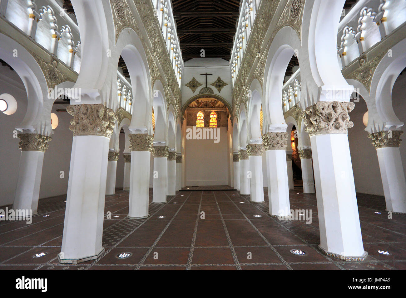 L'intérieur de Santa María la Blanca, un musée et ancienne synagogue à Tolède. Érigé en 1180, il est considéré comme la plus ancienne synagogue d'Europe. Banque D'Images