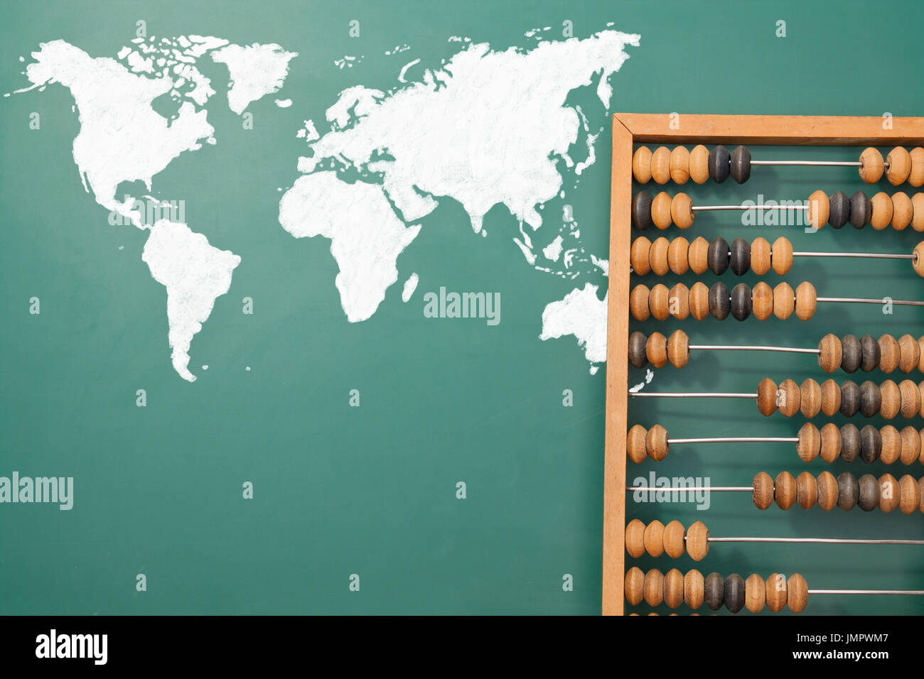 Carte du monde et l'espace de copie sur un tableau noir, Abacus Banque D'Images