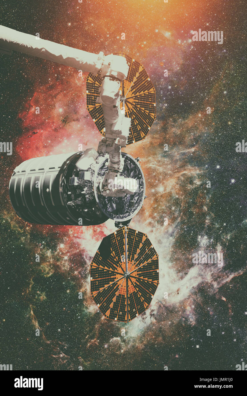 Vaisseaux Cargo - Le véhicule de transfert automatique sur galaxie spirale. Éléments de cette image fournie par la NASA. Banque D'Images