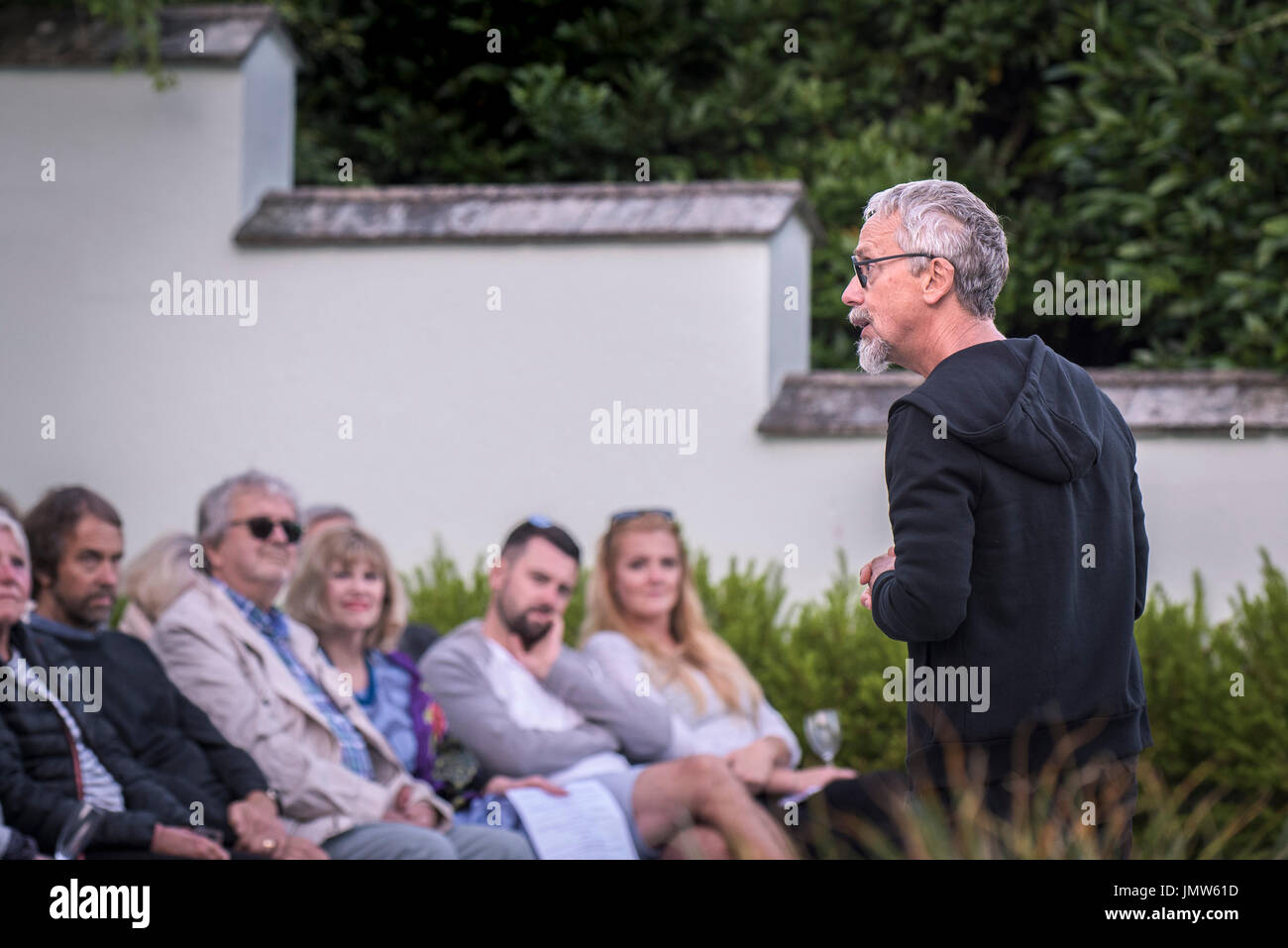 Compagnie de théâtre, trouver la volonté, l'exécution de Bard têtes à Trebah Garden à Cornwall. Banque D'Images