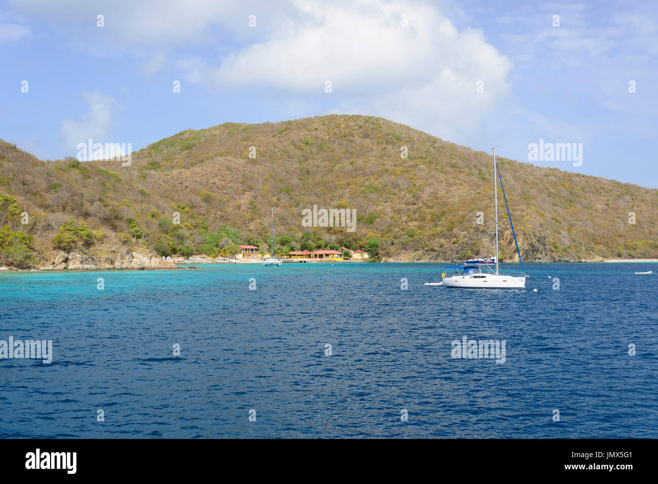 Bateau à voile Tortola, l'île en mer des Caraïbes, l'île de Tortola, British Virgin Islands, mer des Caraïbes Banque D'Images