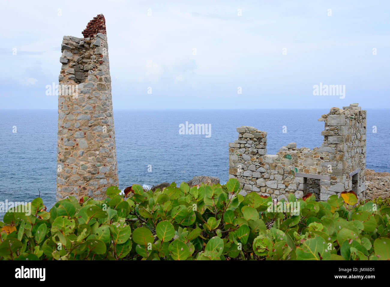 Les ruines de la mine de cuivre au point dans l'île de Virgin Gorda, nationalpark, British Virgin Islands, Caribbean Banque D'Images
