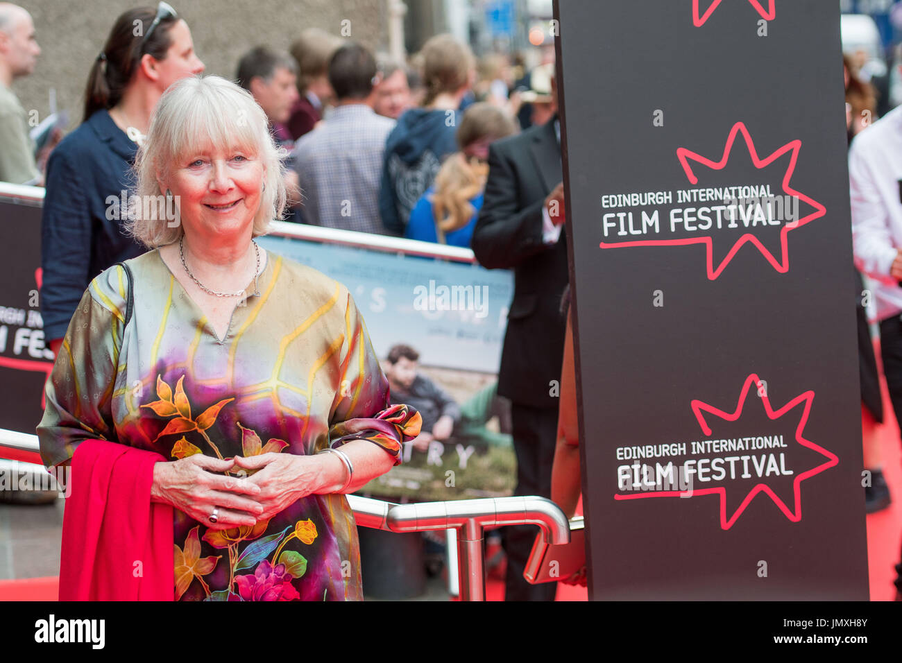 IMAGE: GEMMA JONES TYPE: SOIRÉE D'OUVERTURE GALA (TAPIS ROUGE) TITRE: LE PAYS DE DIEU (UK PREMIERE ) Banque D'Images