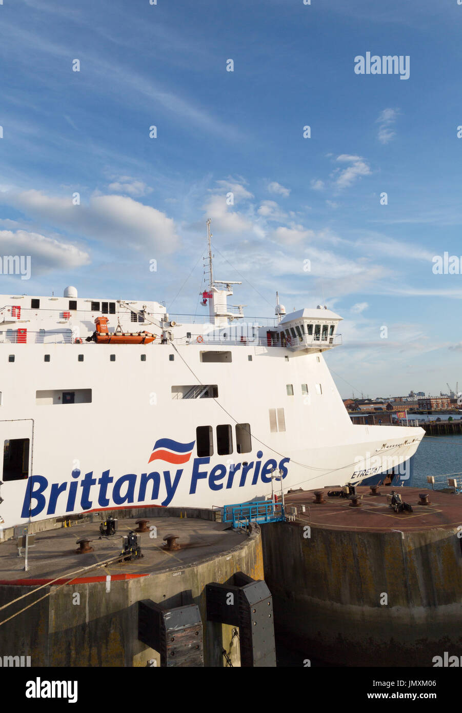 Brittany Ferries - Brittany Ferry dans un dock, le port de Portsmouth, Portsmouth, Royaume-Uni Banque D'Images