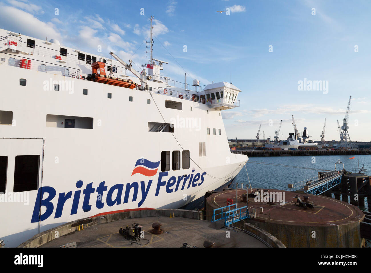 Brittany Ferries - Brittany Ferry dans un dock, le port de Portsmouth, Portsmouth England UK Banque D'Images