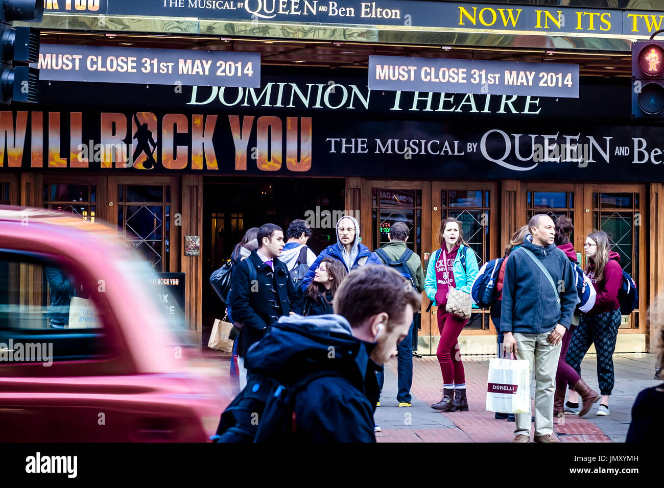 Derniers jours de la célèbre comédie musicale , nous vous rock de Weill, joué au Dominion Theatre, Londres. Banque D'Images