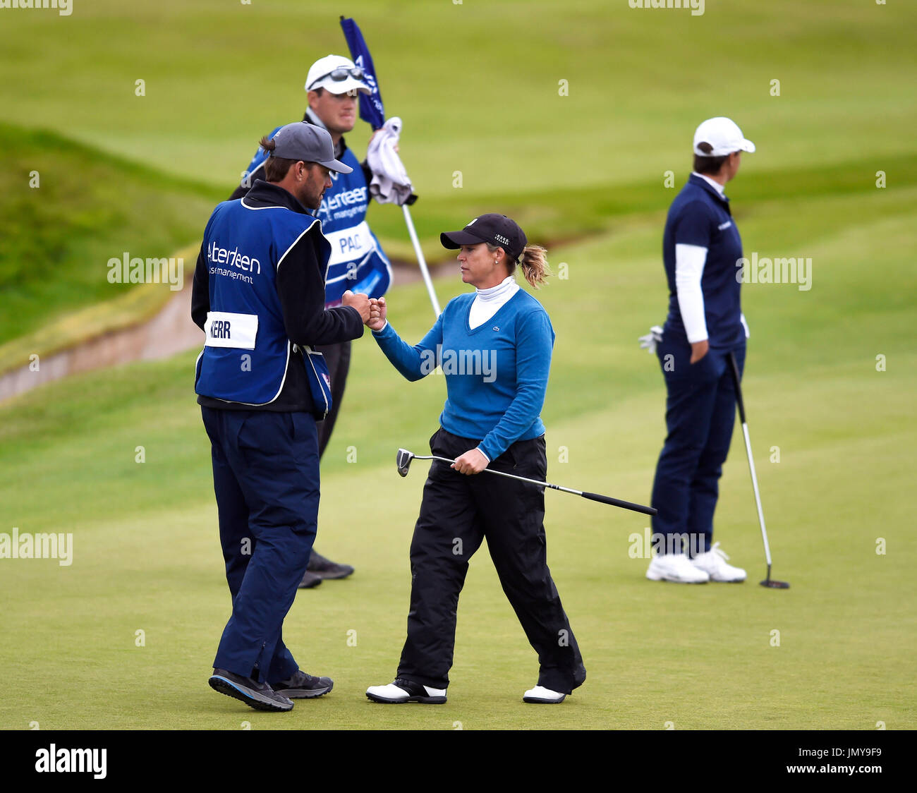 USA Cristie Kerr du célèbre avec son caddie après avoir sécurisé son fer sur la 18e journée lors de deux des Écossais d'Aberdeen Asset Management chers à ouvert Liens Dundonald, North Ayrshire. Banque D'Images