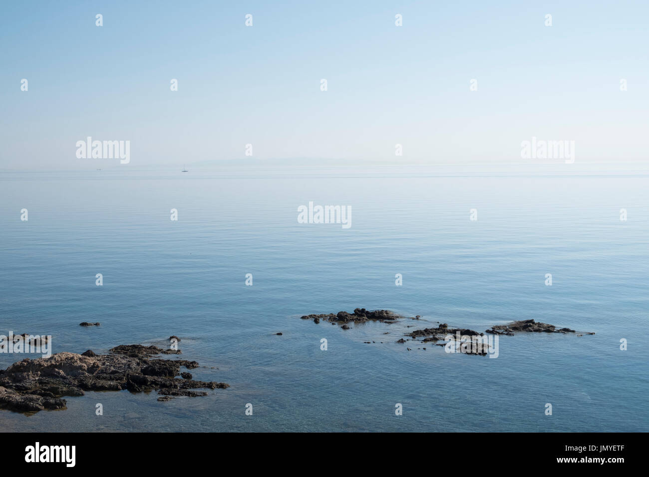 Les eaux calmes de la mer Egée. Grèce Banque D'Images