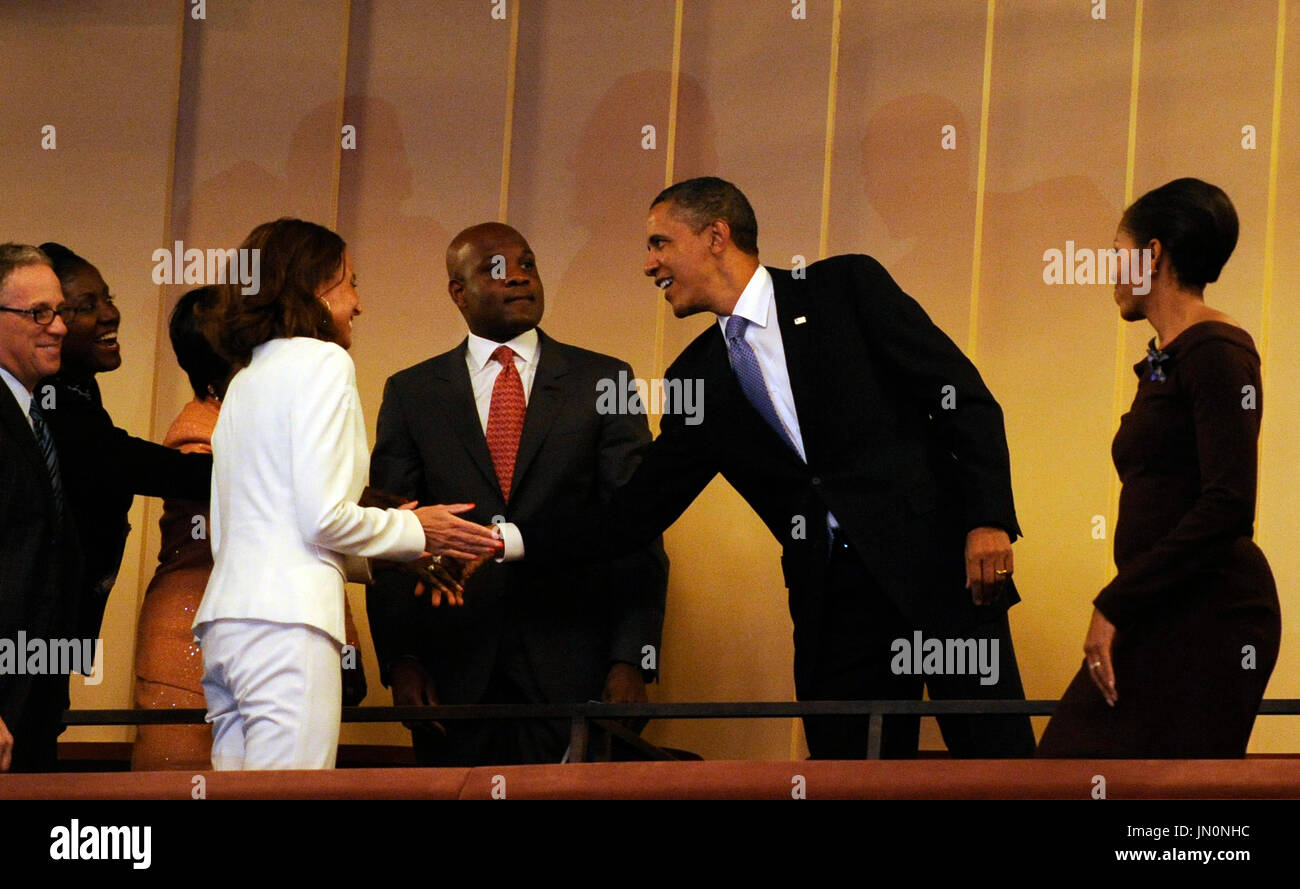 Le président des États-Unis Barack Obama et la Première Dame Michelle ...
