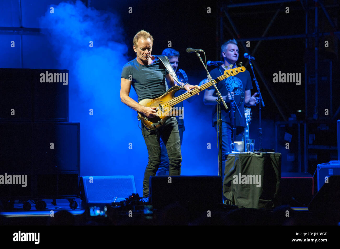 Mantoue, Italie. 28 juillet, 2017. Chanteur Sting joue sur la scène avec sa bande à Mantoue durant son 57e et 9e tour. Awakening : Crédit Photo Agency/Alamy Live News Banque D'Images