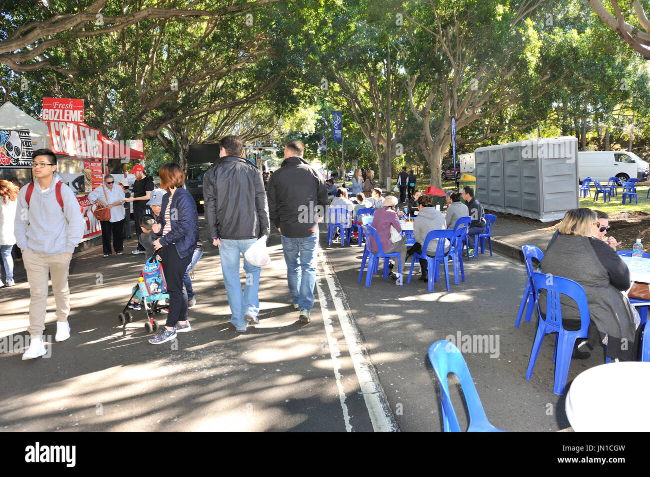 Bankstown. Nouvelle Galles du Sud. L'Australie. 29 juillet 2017. Les personnes appréciant les morsures de Bankstown 2017 Festival 29 juillet 2017. Banque D'Images