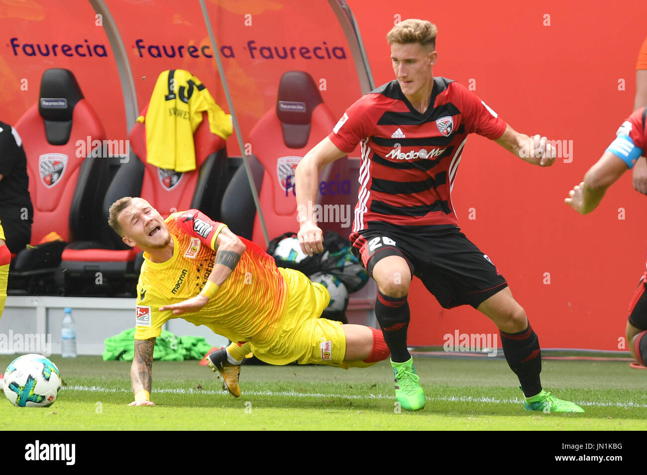 Berlin, Deutschland. 29 juillet, 2017. v.re:Phil Yannick NEUMANN (EN), action, Zweikampf, Foul gegen Marcel HARTEL (Union européenne). Fussball 2. Bundesliga/ FC Ingolstadt-FC Union Berlin 0-1, 1.Spieltag, Spieltag01, Liga2, Saison 2017/18 am 29.07.2017, AUDI SPORTPARK., | Verwendung weltweit Credit : dpa/Alamy Live News Banque D'Images