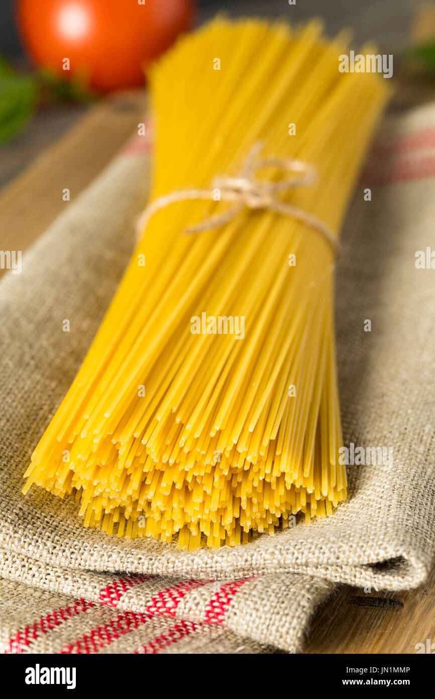 Sèche cheveux d'Ange prêt à cuire les pâtes Spaghetti Banque D'Images