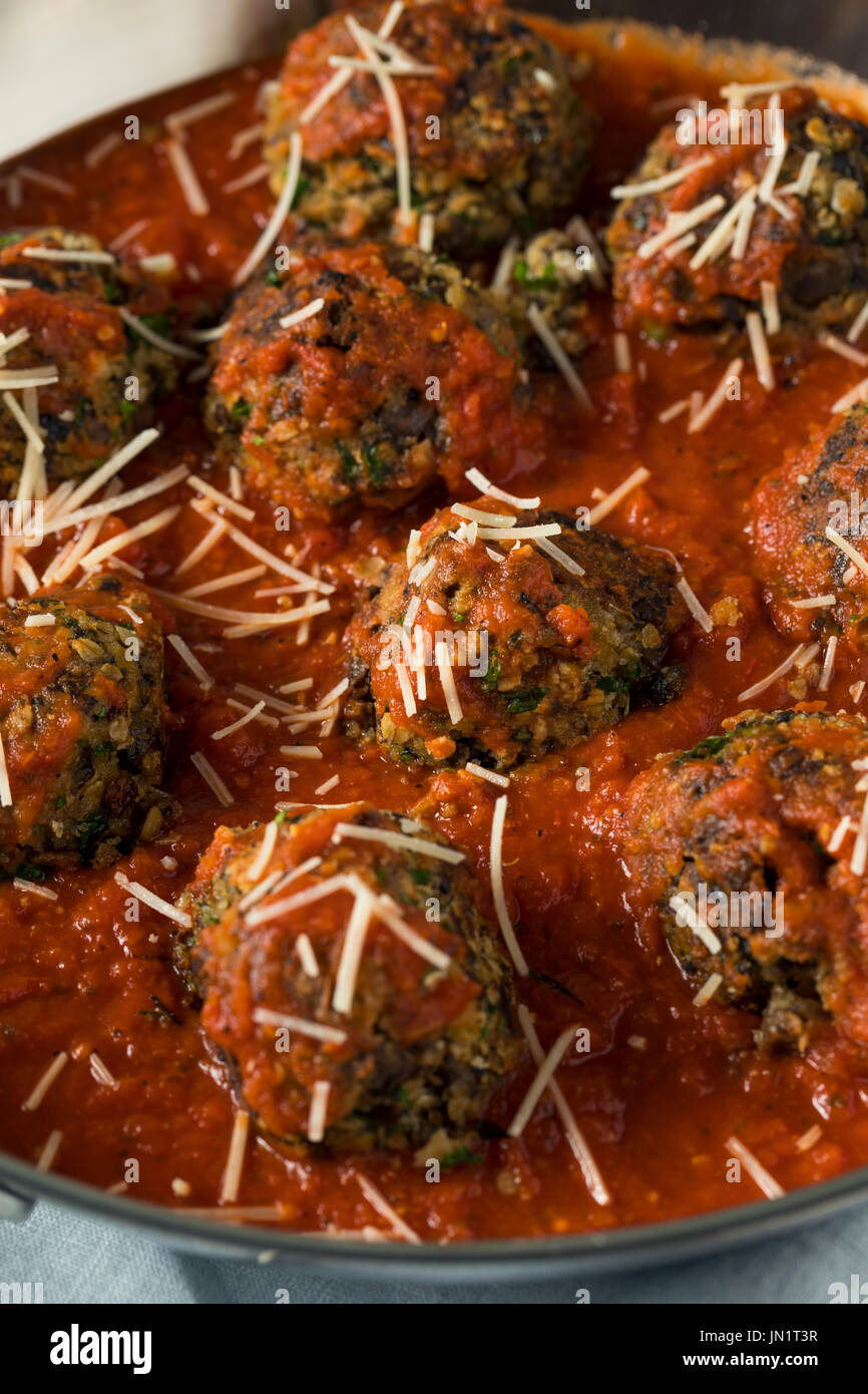 Maison organique en Boulettes veggie Vegan sauce Marinara Banque D'Images