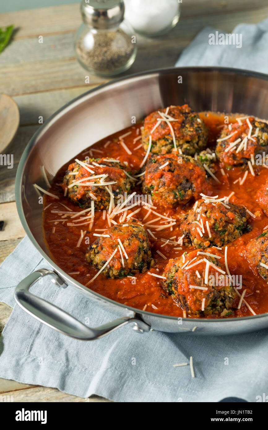 Maison organique en Boulettes veggie Vegan sauce Marinara Banque D'Images