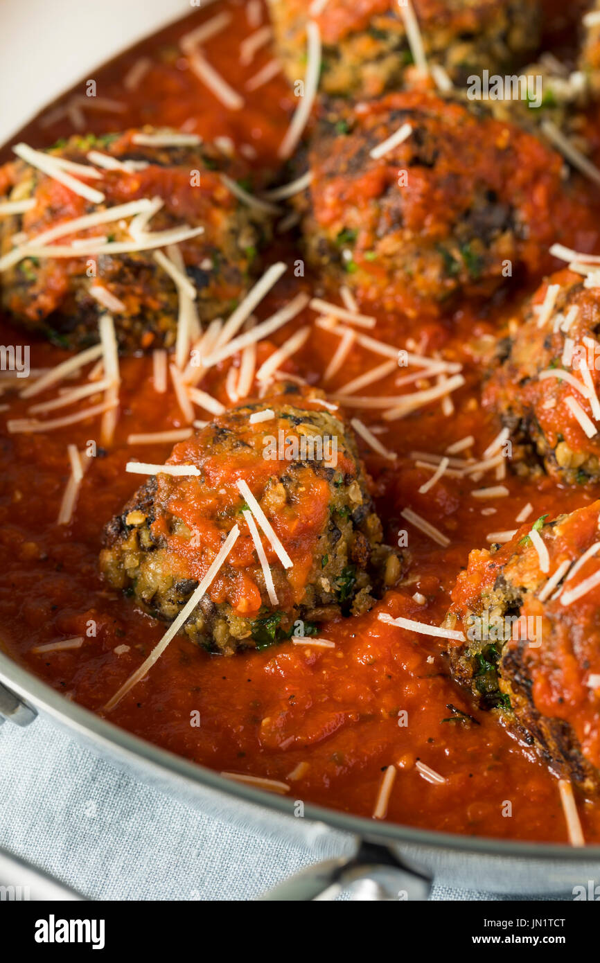 Maison organique en Boulettes veggie Vegan sauce Marinara Banque D'Images