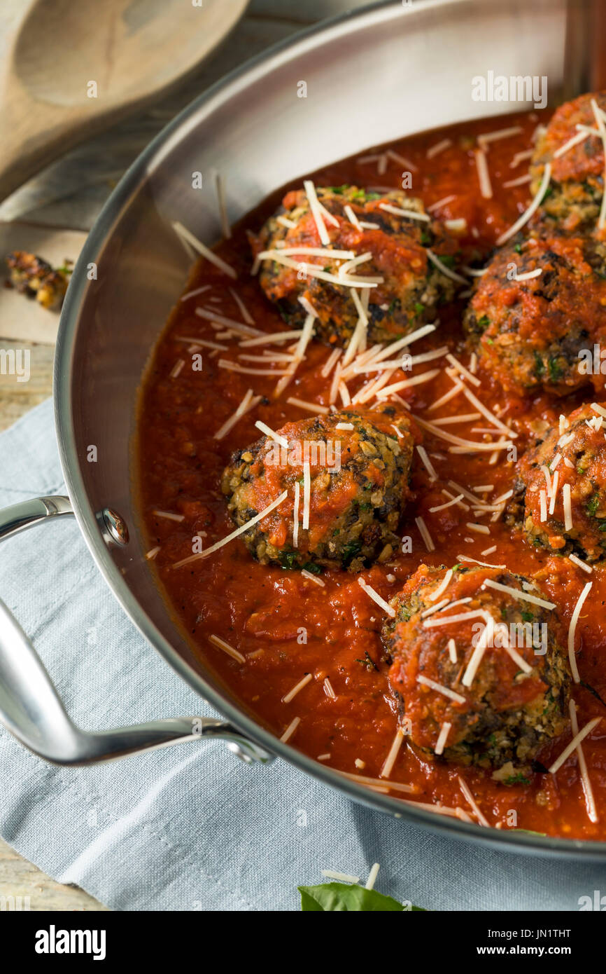 Maison organique en Boulettes veggie Vegan sauce Marinara Banque D'Images