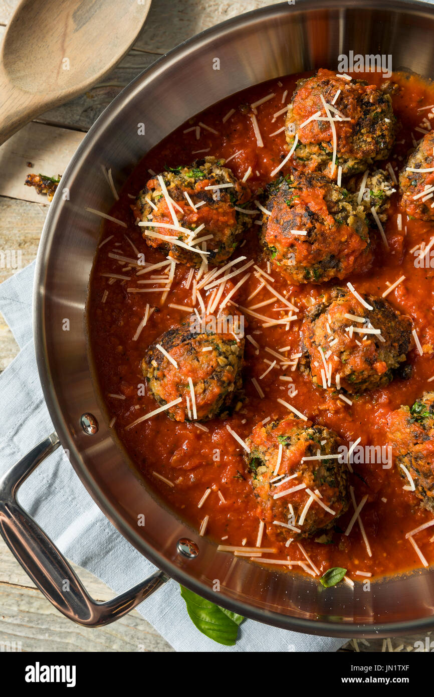 Maison organique en Boulettes veggie Vegan sauce Marinara Banque D'Images