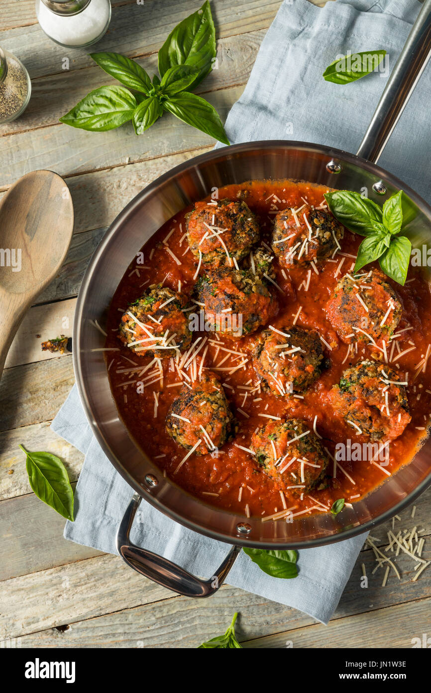 Maison organique en Boulettes veggie Vegan sauce Marinara Banque D'Images