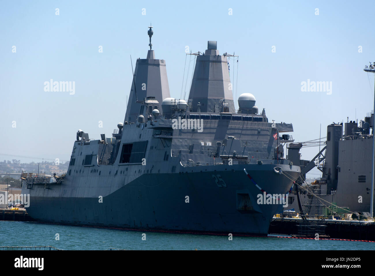 Le quai de transport amphibie USS Somerset (LPD 25) dans la base navale de San Diego en Californie du Sud. Banque D'Images