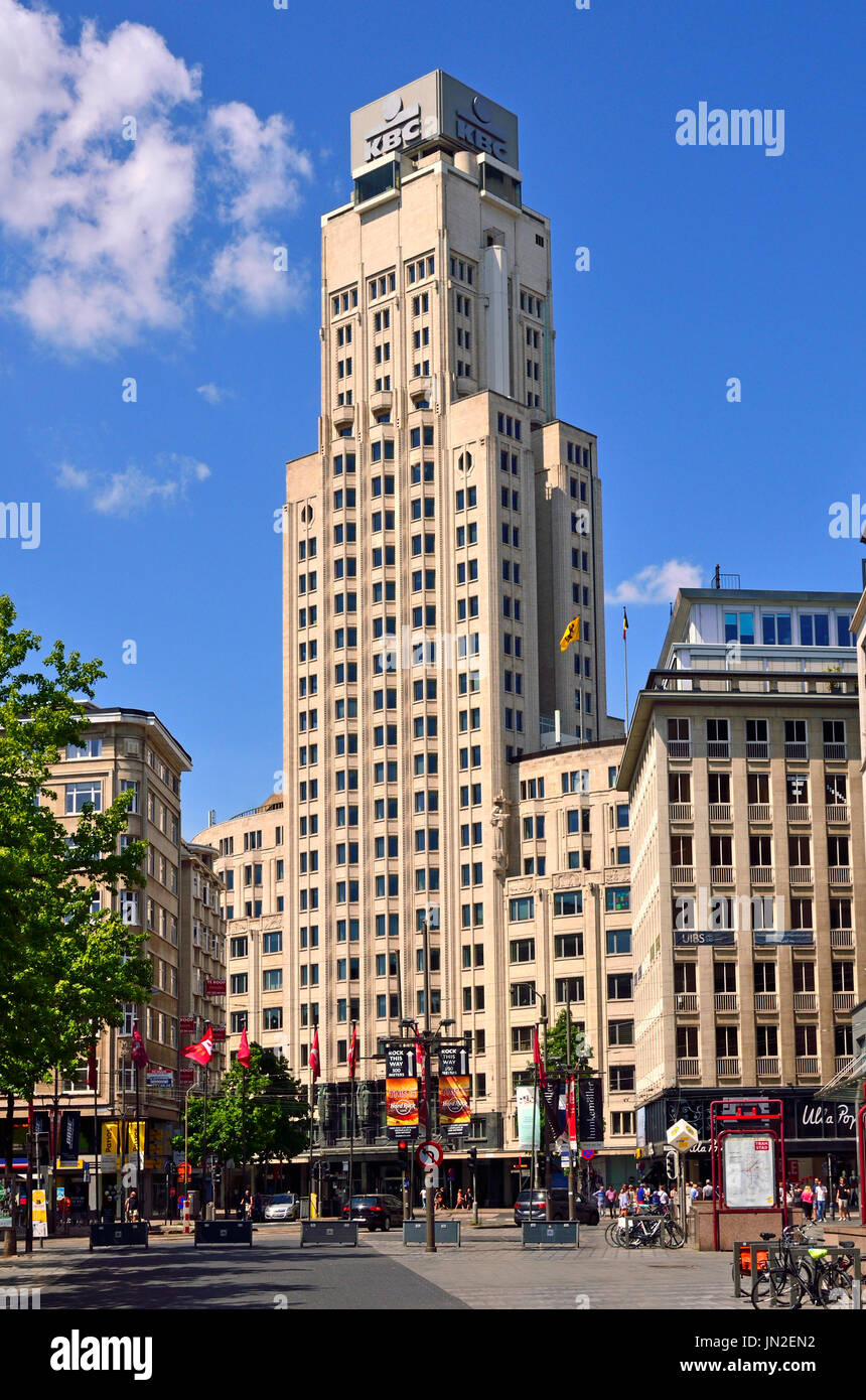 Anvers, Belgique. Boerentoren ('Farmer's Tower') ou tour KBC. 95.8m de haut. 1932 : Art Déco (Emiel van Averbeke, Jan R. Van Hoenacker et Jos Smolderen) Banque D'Images