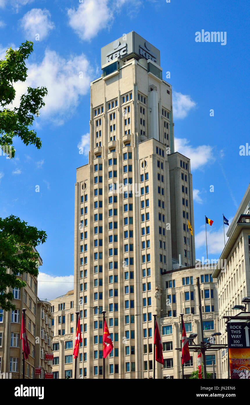 Anvers, Belgique. Boerentoren ('Farmer's Tower') ou tour KBC. 95.8m de haut. 1932 : Art Déco (Emiel van Averbeke, Jan R. Van Hoenacker et Jos Smolderen) Banque D'Images