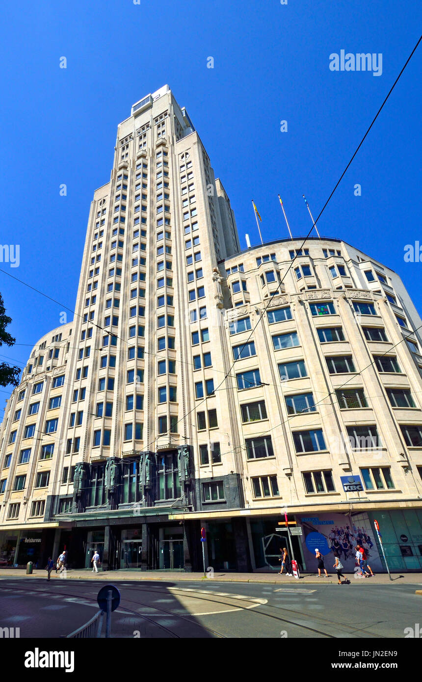 Anvers, Belgique. Boerentoren ('Farmer's Tower') ou tour KBC. 95.8m de haut. 1932 : Art Déco (Emiel van Averbeke, Jan R. Van Hoenacker et Jos Smolderen) Banque D'Images